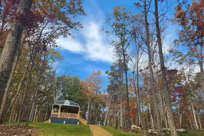 Image de Tiny mountain retreat 1-bedroom and a Loft with firepit. Mins from Snp & Caverns