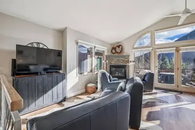 Image de Mount Royal Lookout: Cozy 3-Bedroom Retreat in Frisco-30+ Night Rental.