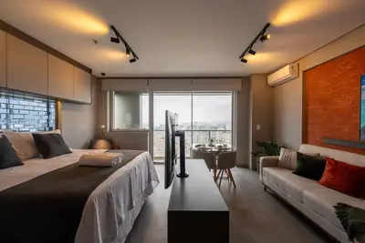 Image de Modern studio apartment with queen-size bed in Cityplex Osasco.