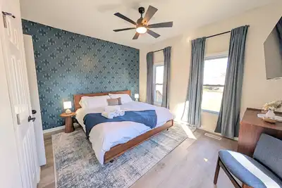 Image de Modern Norwalk Retreat | 2 King Suites + Sunroom