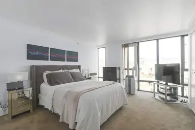 Image de Luxury Downtown Penthouse, 3 Bdrm 2. 5 Bthrm, Large Patio, Beside Bc Place Stadium