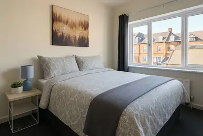 Image de 7 Bed House - Sleeps 14 - Parking