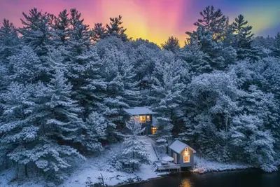 Image de Waterfront Cottage with Games Room, Firepit, Dock