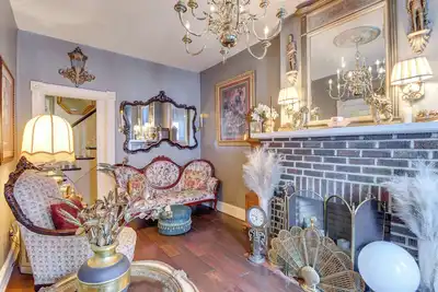 Elegant Upton Rowhouse 2 Mi to Inner Harbor!