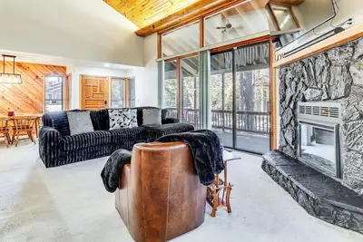 Image de 1 Mi to Golf Course: Wfh-Friendly Pinetop Retreat