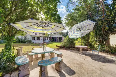 Image de 1 Mi to Historic Dtwn Sanford! Pet-Friendly Unit