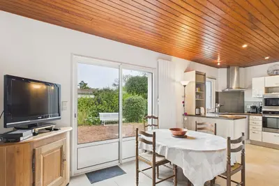 Image de Maison pour 4 adultes et 1 enfant avec jardin