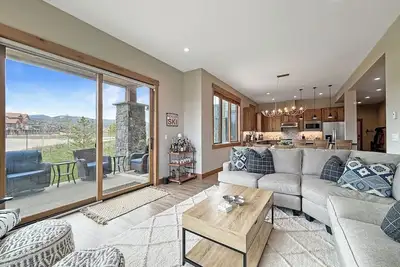 Image de Springview Meadows: Lux Condo with Private Hot Tub, Near Trails & Winter Park