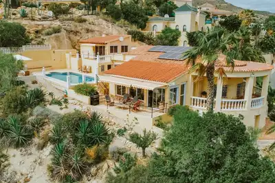 Image de Villa élégante en bord de falaise à Coveta Fuma avec vue mer spectaculaire