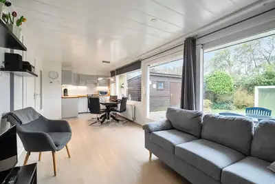 Image de Comfortable holiday home in Callantsoog with large garden, modern kitchen and two bedrooms. Walking distance to the beach, village centre and Zwanenwater nature reserve. Ideal for families.