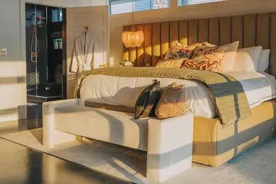 Image de Park Avenue Beach Villa - Modern Lakefront Luxury with Rooftop Hot Tub