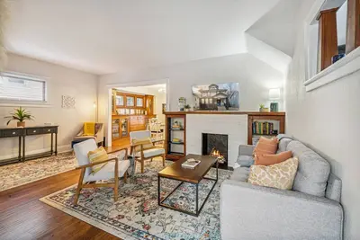 Image de Stunning historic 3br across from Toledo Hospital!