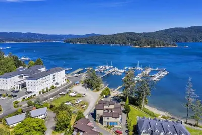 Image de Sooke Harbour Penthouse - King Suite