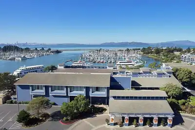 Bayfront Stay Near Berkeley Marina + Dining & Pool