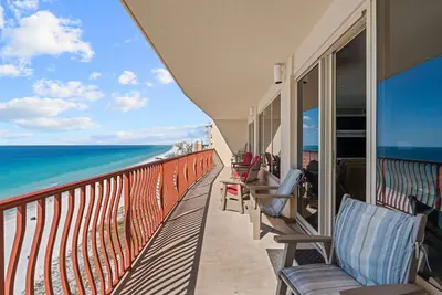Image de The Funky Monkey • Modern Gulf-Front 3br/3ba • Hidden Dunes
