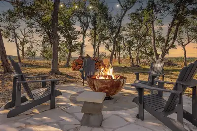 Image de Daybreak Ridge Entire Property | 2 Blanco Cabins, Hill Country Views & Fire Pit