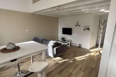 Image de Duplex Cosy à Floirac – Votre Havre de Lumière et de Confort