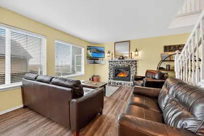 Image de Steps to the Beach; Beautiful Open 3-Bedroom Home