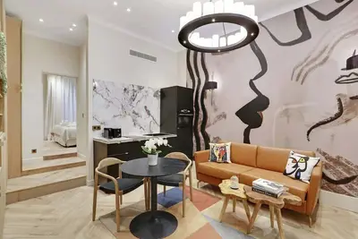 A Luxury Chic 1-Br Apartment in Saint Germain