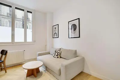 Image de Un Chic 1-Br in St-Michel Notre-Dame