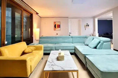 Image de Comfortable Forum House located in the center of downtown Korea