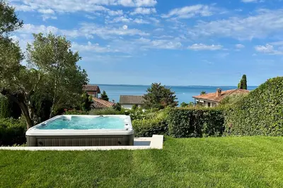 Image de Villa Venezia vue sur le lac de Garde, jardin, jacuzzi