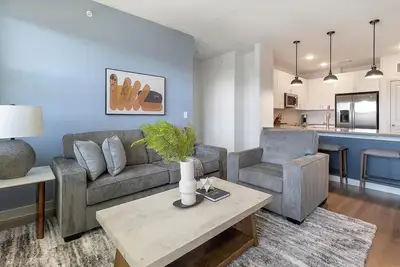 Image de Landing | Chic 2bd, Clubhouse, Pool