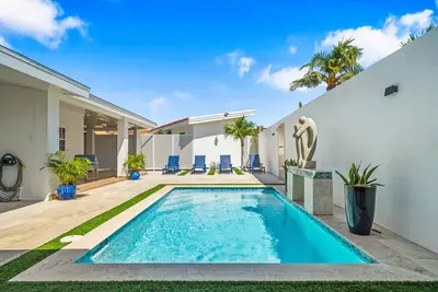 Image de Private pool • 5 min drive to beach • Bbq