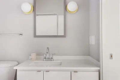 Landing | Spectacular 2bd, Gym, Pool