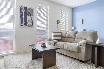 Landing | Incredible 2bd, Rooftop Lounge, Gym