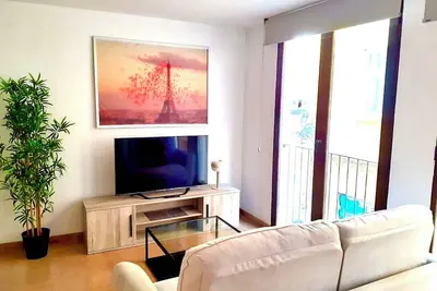 Image de New Listing. Modern Historic Downtown Flat Central Market.