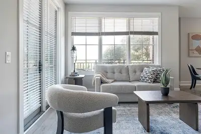 Image de Landing | Chic 2bd, Pool, Game Room