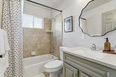 Image de Cozy & Comfy! 2-bedroom duet beautiful Folsom with Ac, King Beds, Washer/Dryer