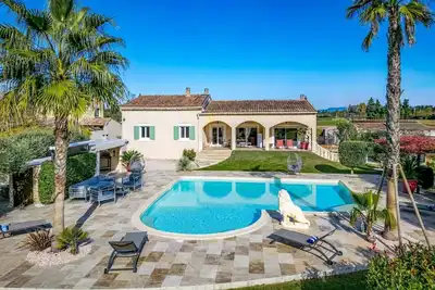 Villa Valleron by Villa Plus