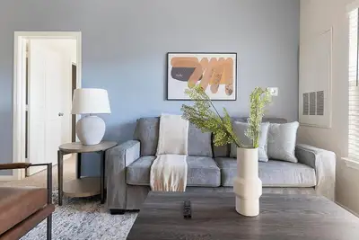 Landing | Chic 2bd, Clubhouse, Courtyard