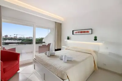 Image de Appartement 'Golf y Mar - T2' avec Piscine Partagée, Wi-Fi et Climatisation