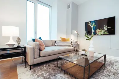 Landing | Modern 3bd, Courtyard, Yoga Studio