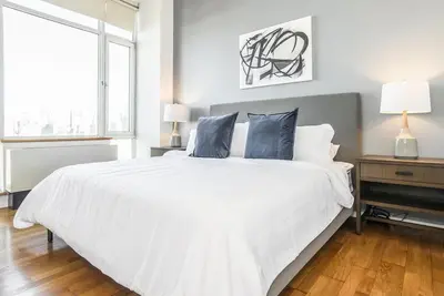 Landing | Modern 3bd, Courtyard, Yoga Studio