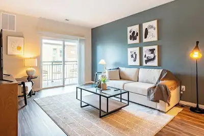 Landing | Modern 2bd, Pool, Clubhouse