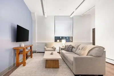Landing | Spectacular 1bd, Courtyard