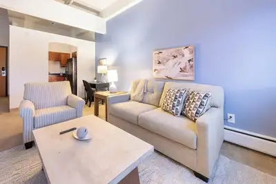 Landing | Modern 1bd, Courtyard