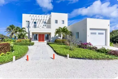 Don’t Be Jellyfish Exuma! Beach Front, Heated Pool