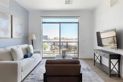 Landing | Spectacular 2bd, Pool, Gym