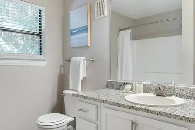 Image de Landing | Chic 2bd, Courtyard, Gym