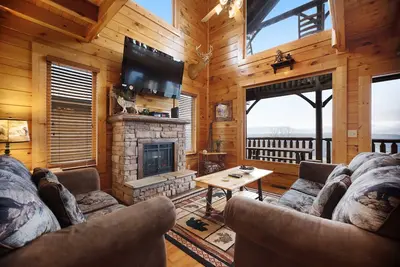 Image de Cozy Cabin W Breathtaking Mtn View, for 10・Hot Tub