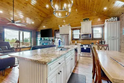 Image de Spacious Cabin, Theater & Game Room, Pool Access
