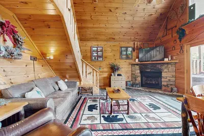 Image de Cozy Cabin, Sleeps 4・Hot Tub・Sweeping Mtn Views