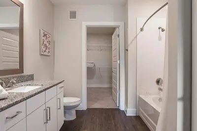 Landing | Stylish 3bd, Courtyard