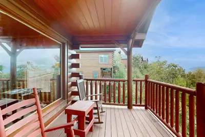 Image de Cozy Log Cabin, Sleeps 4・Hot Tub・Amazing Mtn Views