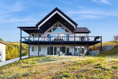 Image de Lakeside Chalet Nr Deerfield Res, Sleeps 10・Games